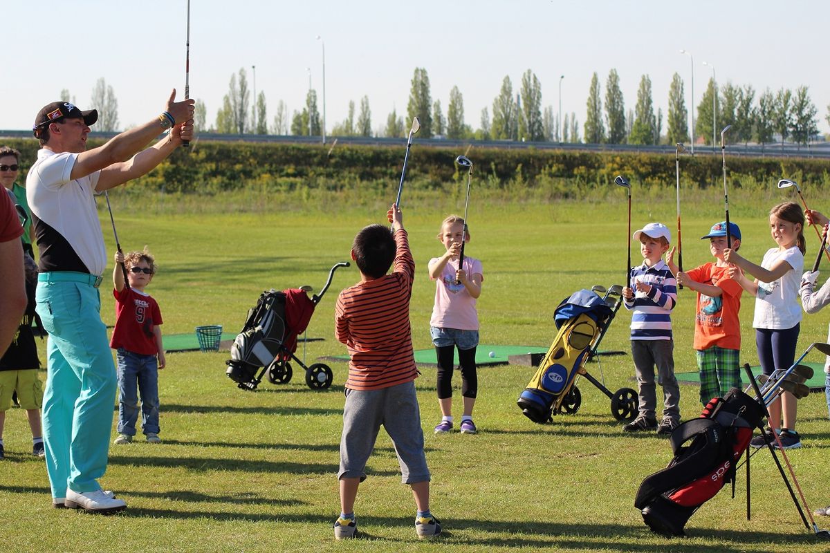 Kindergruppe beim Golftraining des Golfclub Halle e.V. - Golf im Verein für Kinder und Jugendliche